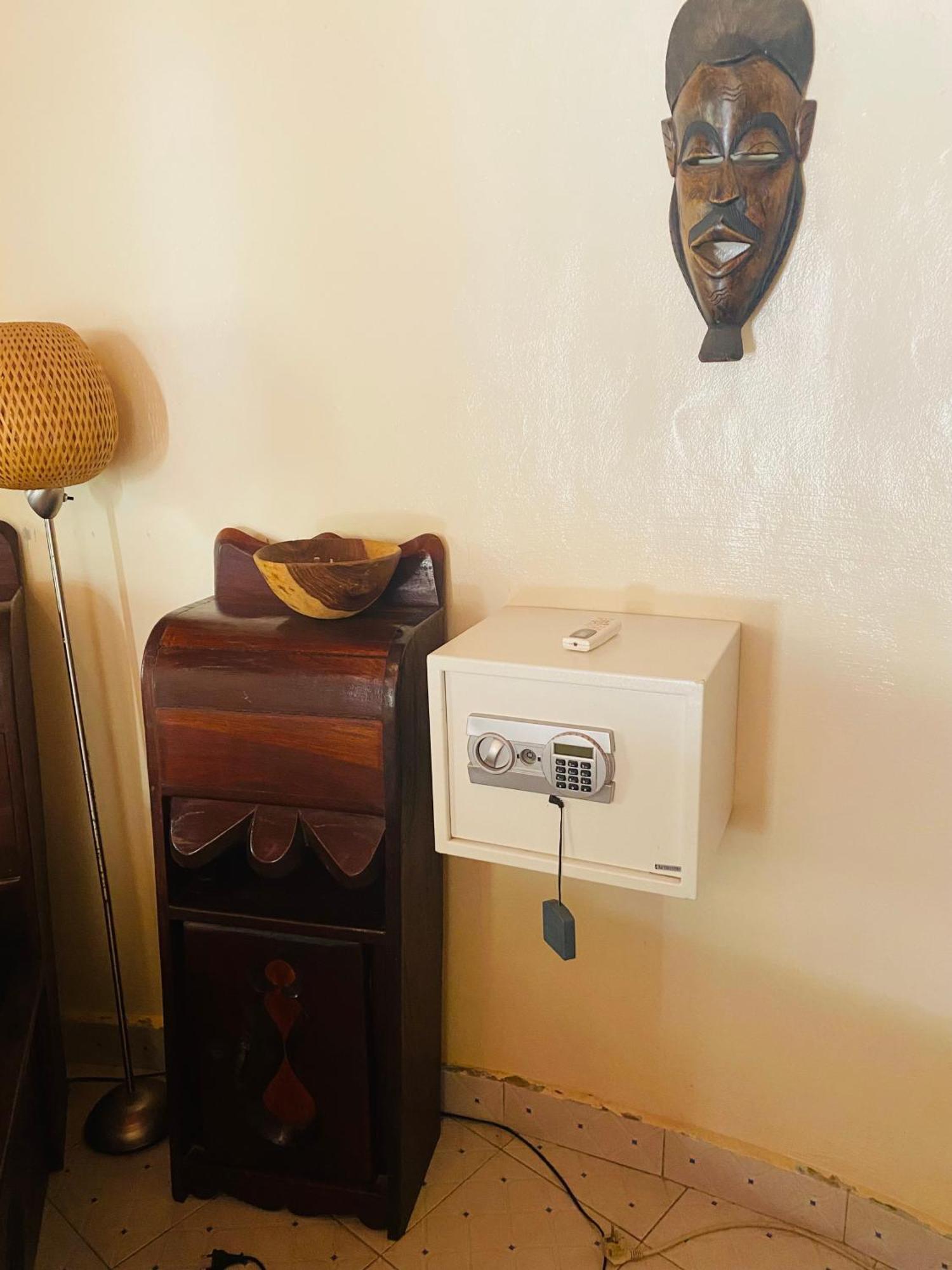 Dabo House Otel Brufut Dış mekan fotoğraf