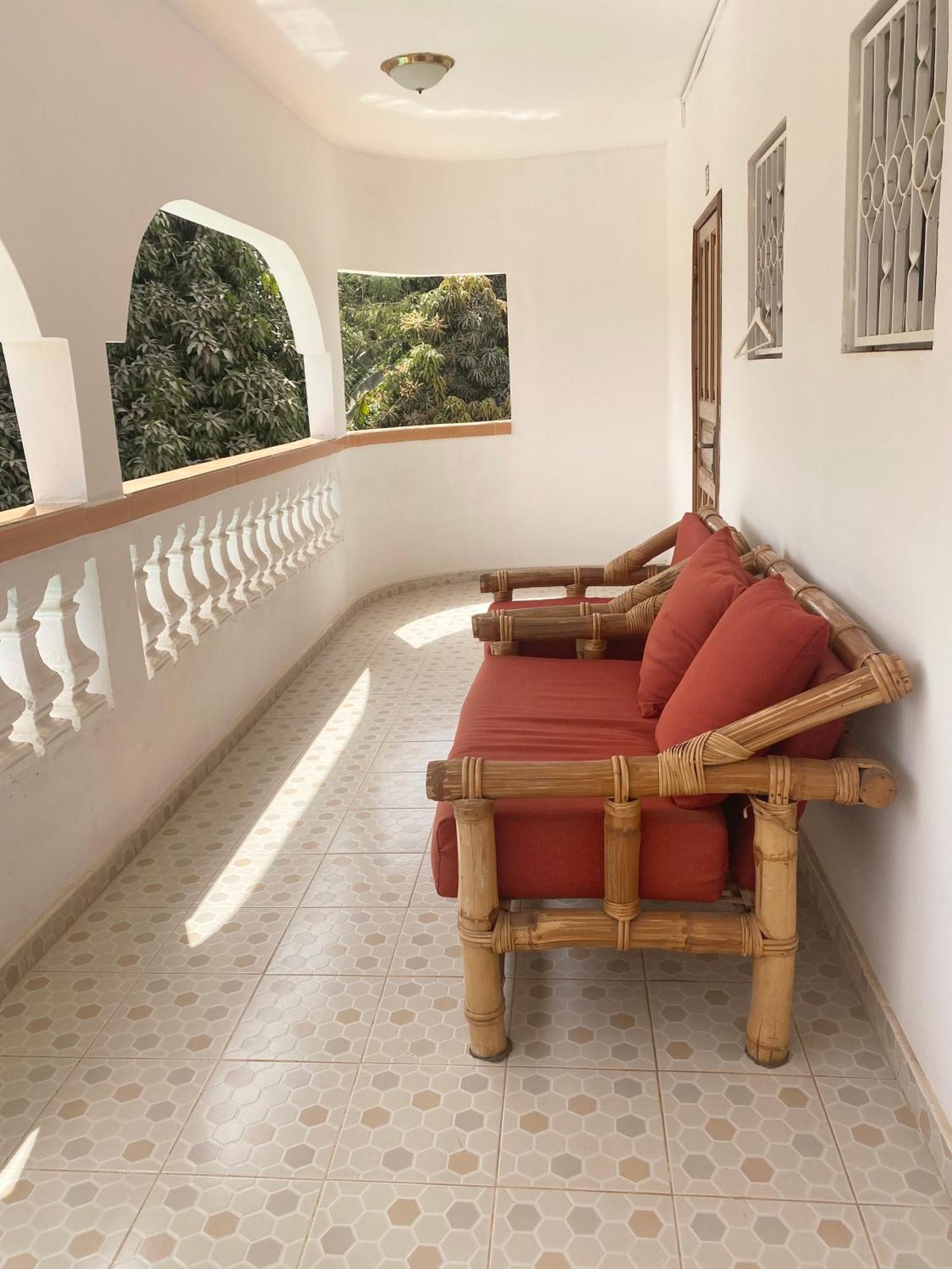 Dabo House Otel Brufut Dış mekan fotoğraf