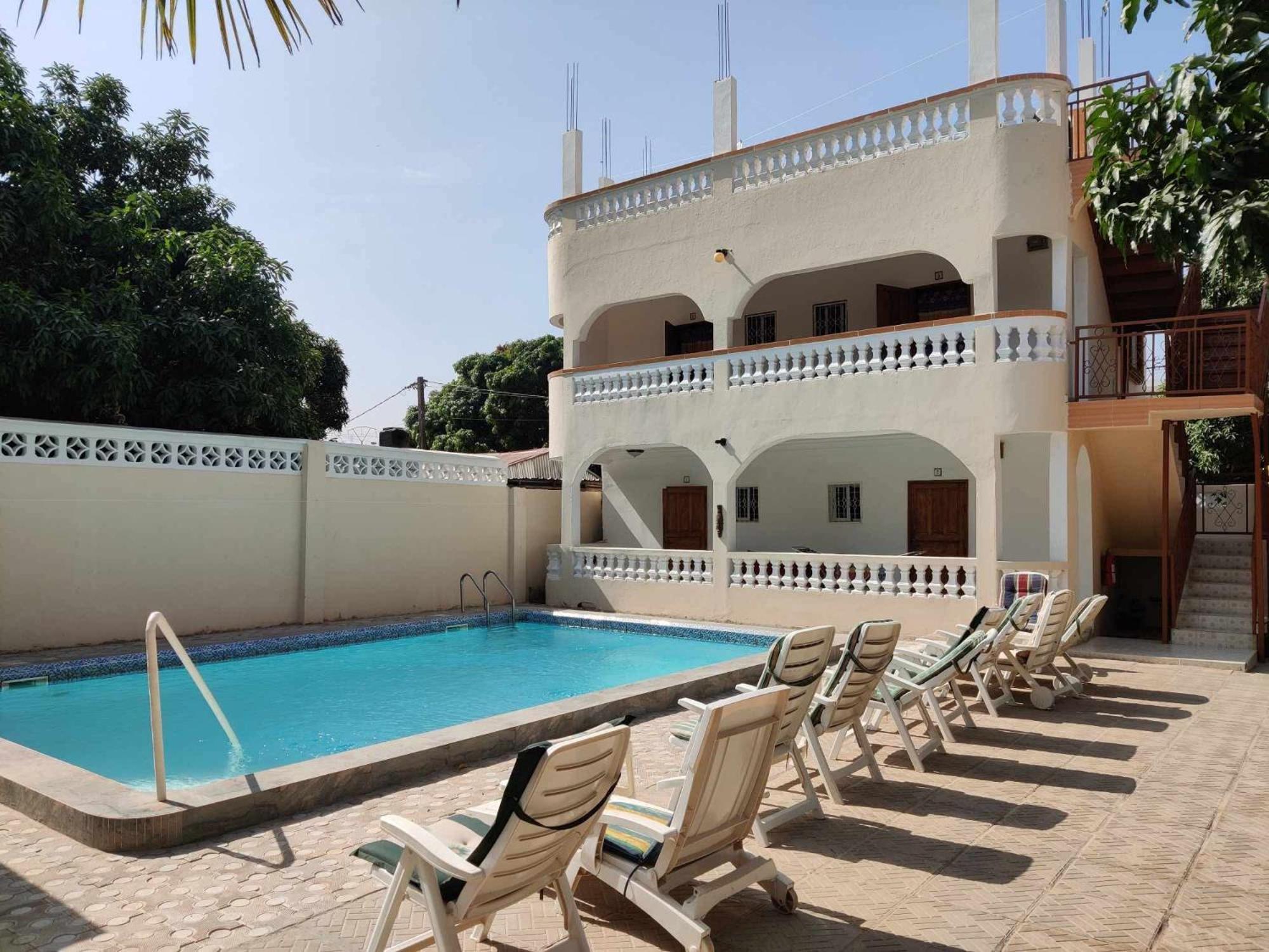 Dabo House Otel Brufut Dış mekan fotoğraf